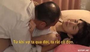 Chị gái ở nhà luôn mặc chiếc quần bó sát khiến cậu em trai tuổi mới lớn cứng