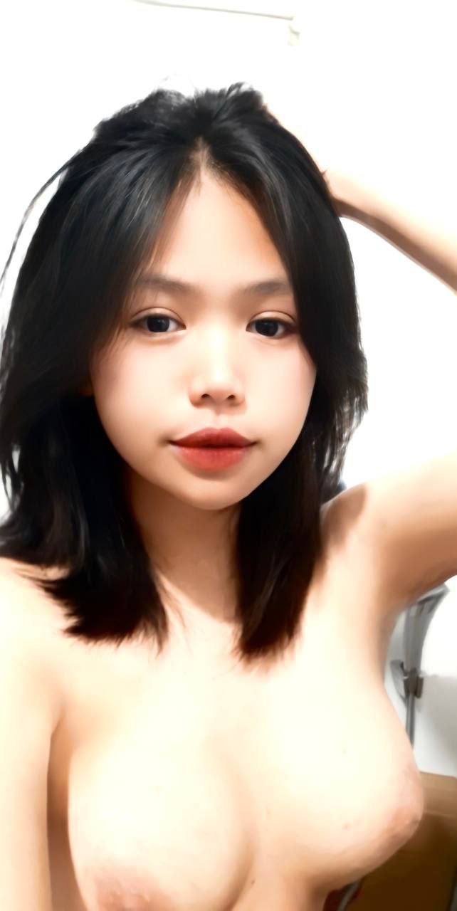 Gái xinh vú mọng bị bạn học và thầy giáo địt tập thể