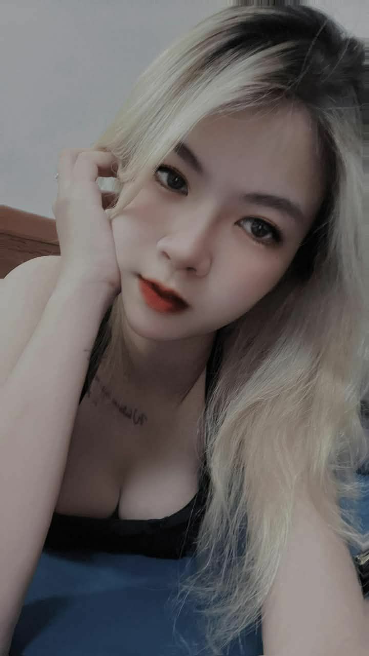 Cưới người vợ đẹp con trai không biết hưởng, bố bắt đi bàn việc làm ăn rồi ở nhà trả bài con dâu