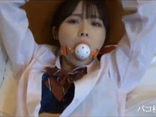 Nữ thần mặt trần khoe mặt và thủ dâm từ góc nhìn thứ nhất, kể về kinh nghiệm tình dục của mình, sau đó quan hệ bằng miệng với bạn trai mà không dùng bao cao su